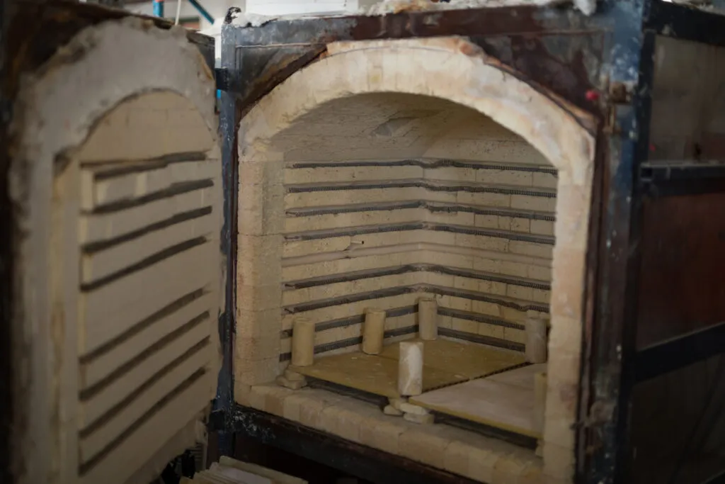 Kiln for pottery firing